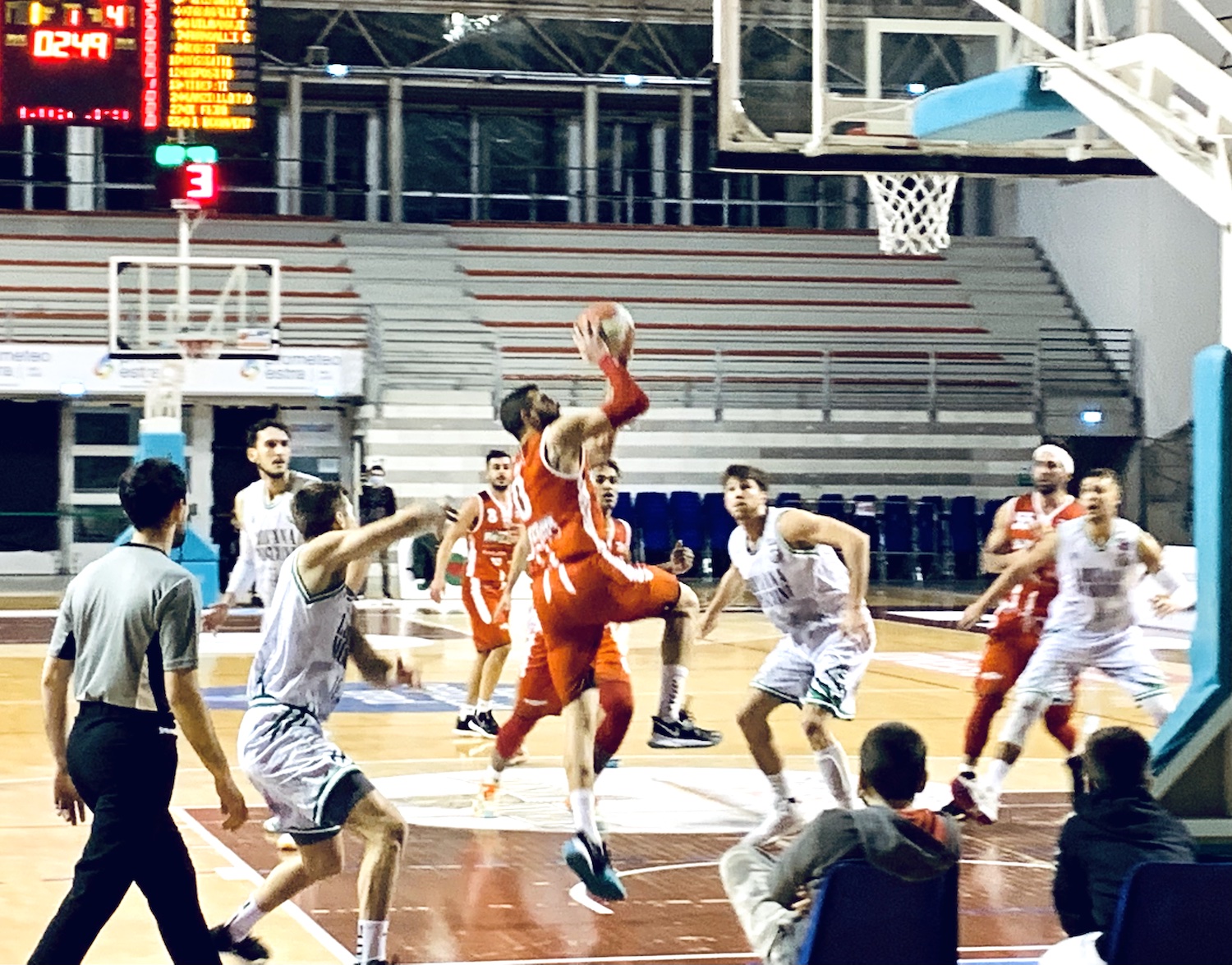 Teramo A Spicchi Campetto Basket Ancona Vs Rennova Teramo